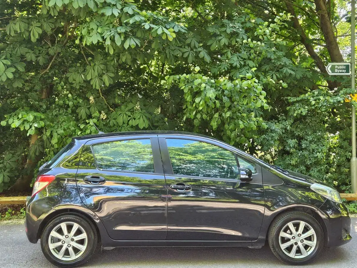 2012-toyota-yaris-133-tr-vvt-i-5d-big-9