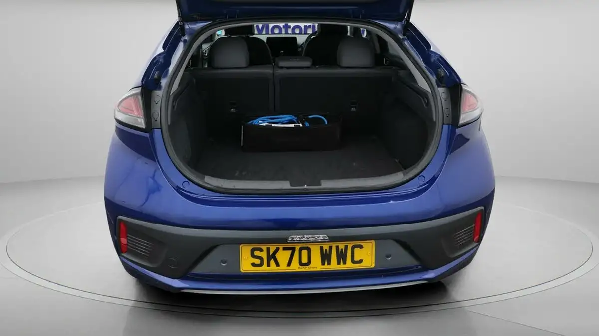 2020-hyundai-ioniq-e-premium-se-electric-100kw-big-16