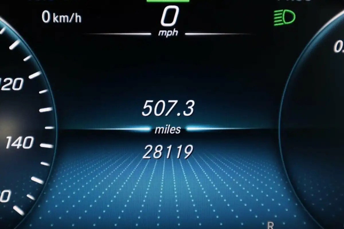 2019-mercedes-benz-c-class-15-c200-amg-line-ss-saloon-4d-big-46