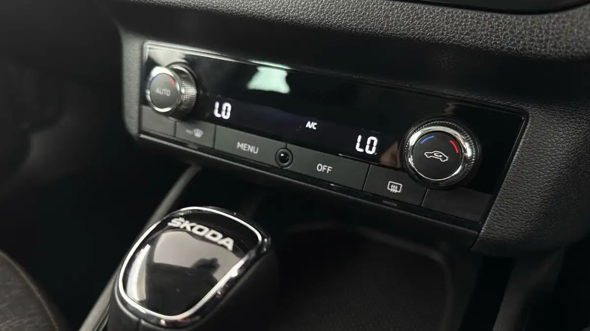 2021-skoda-kamiq-10-tsi-se-l-109ps-dsg-big-18