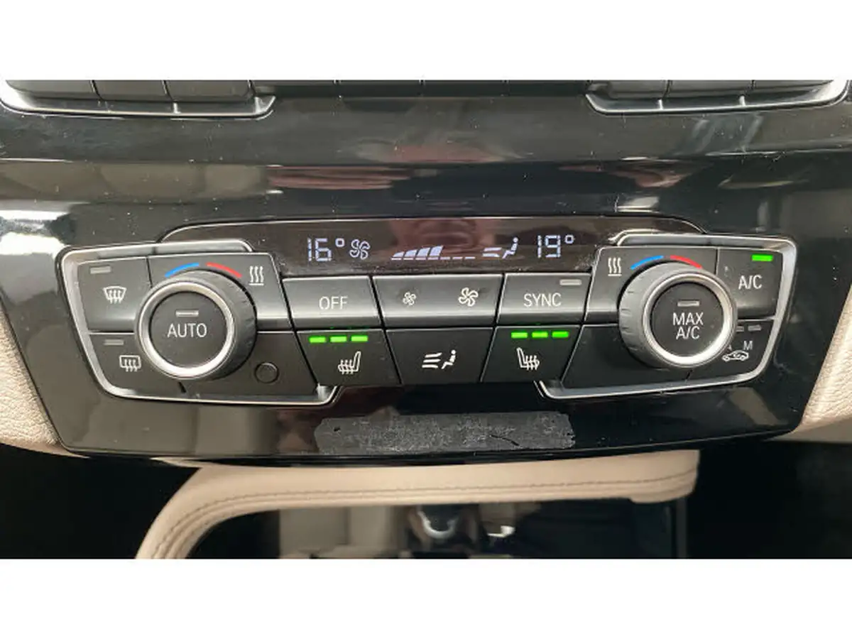 2021-bmw-x1-20-sdrive20i-xline-big-46