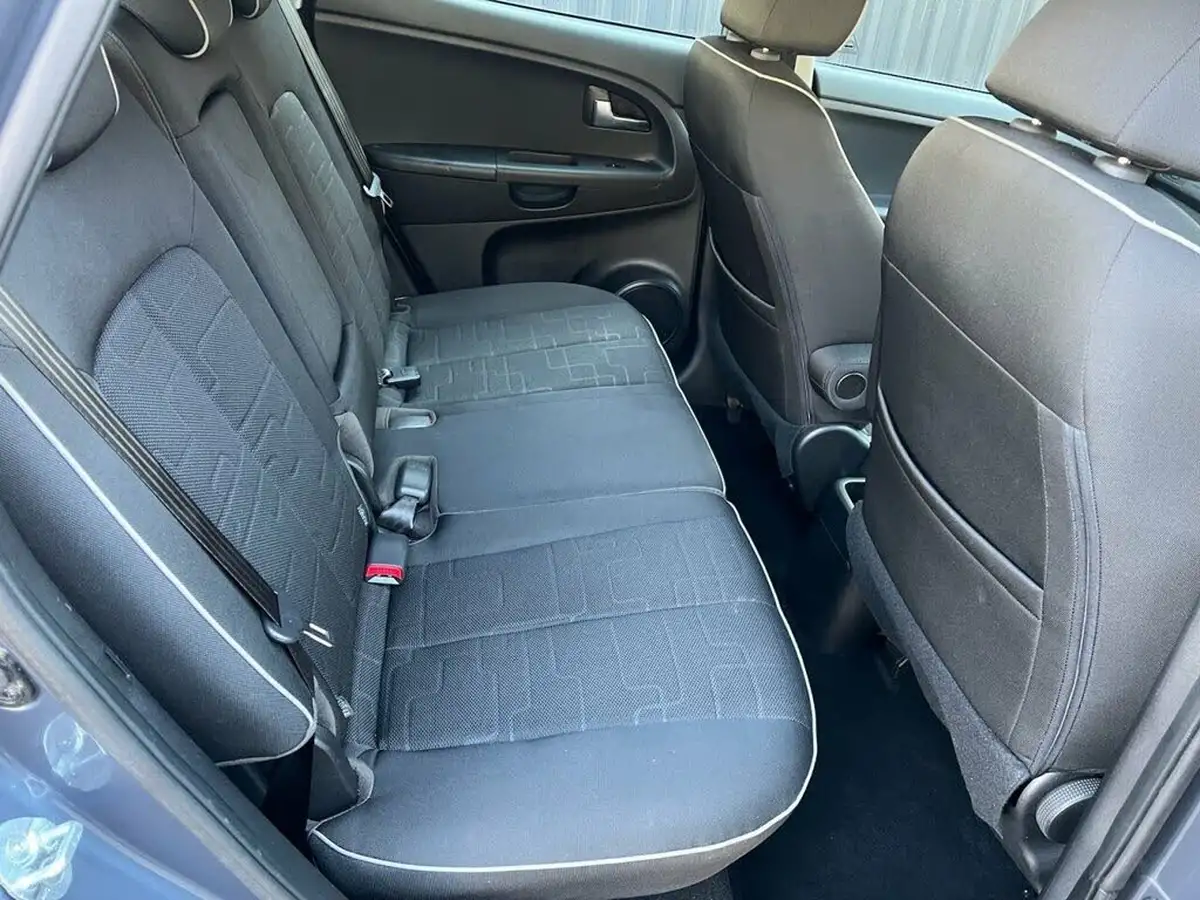 2015-kia-venga-14crdi-2-big-7