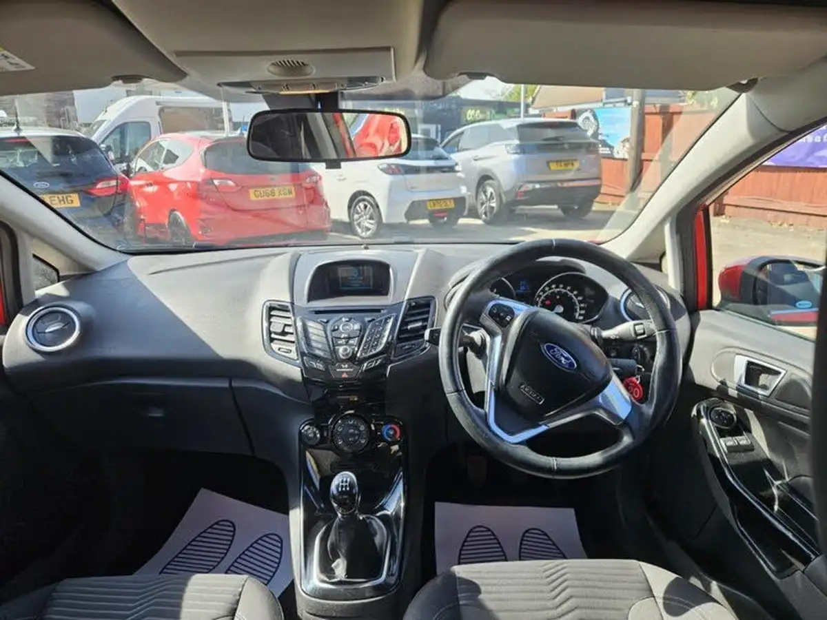 2015-ford-fiesta-125-zetec-5d-big-18