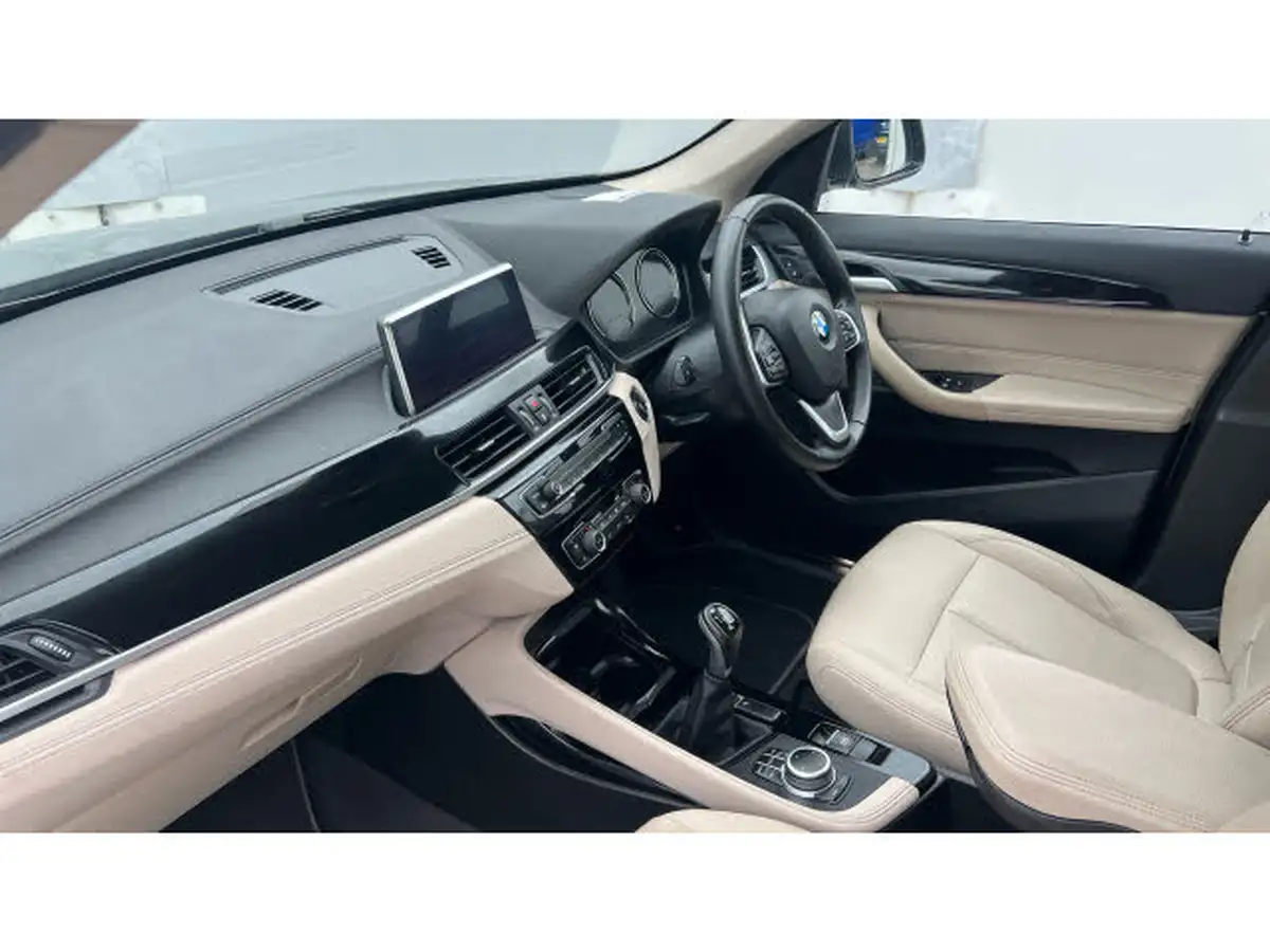 2021-bmw-x1-15-sdrive18i-xline-big-8