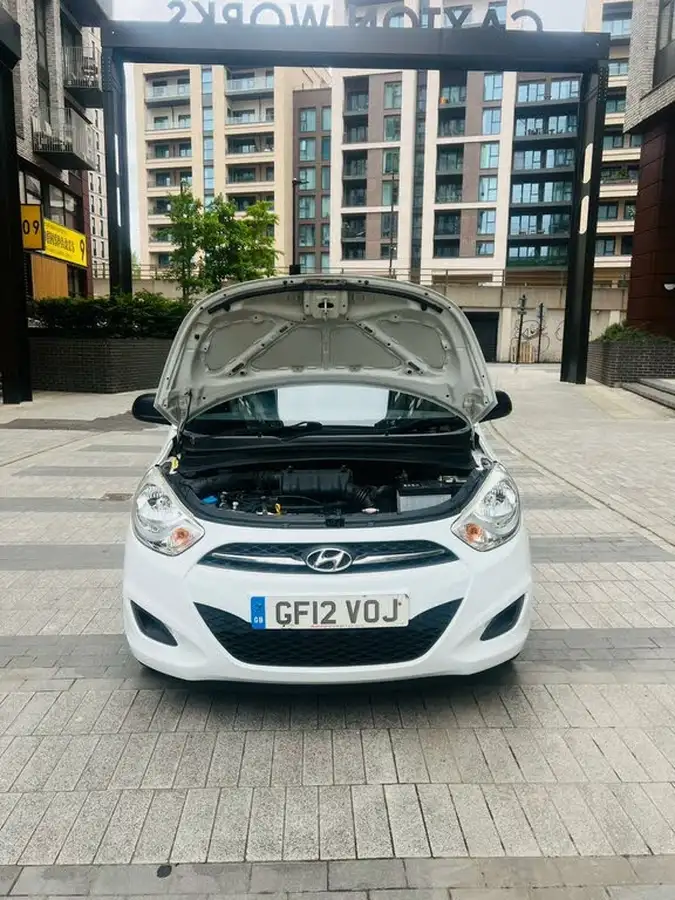 2012-hyundai-i10-12-classic-85bhp-big-23