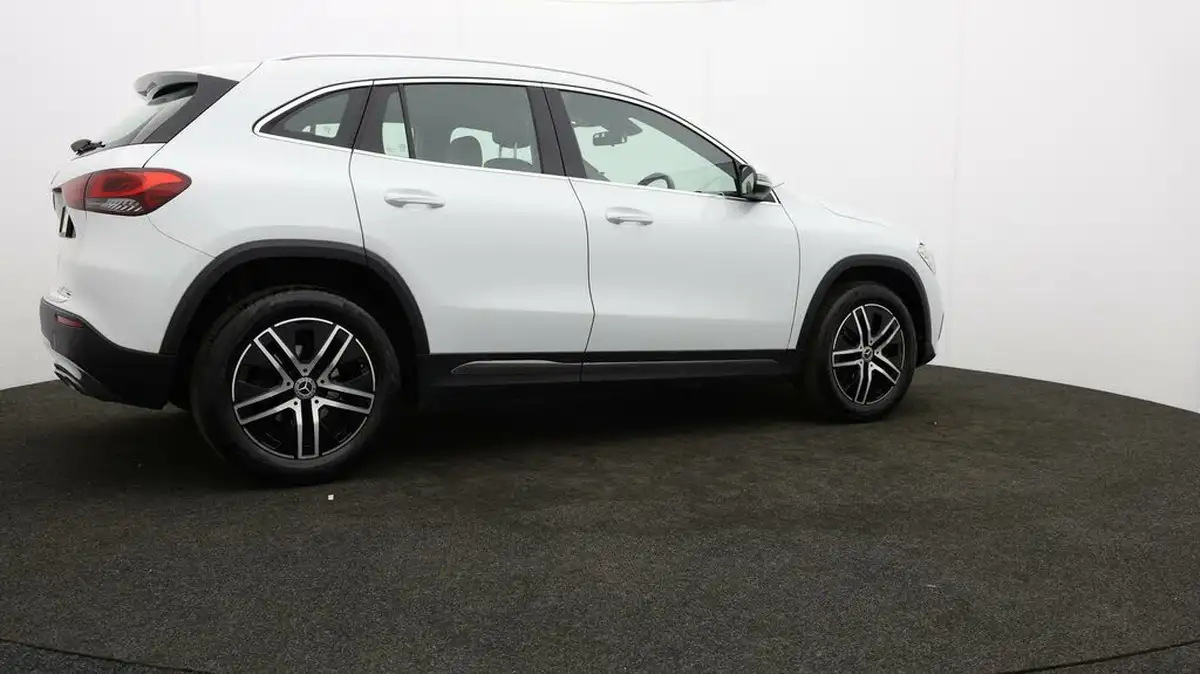 2021-mercedes-benz-gla-class-13-gla-200-sport-big-34