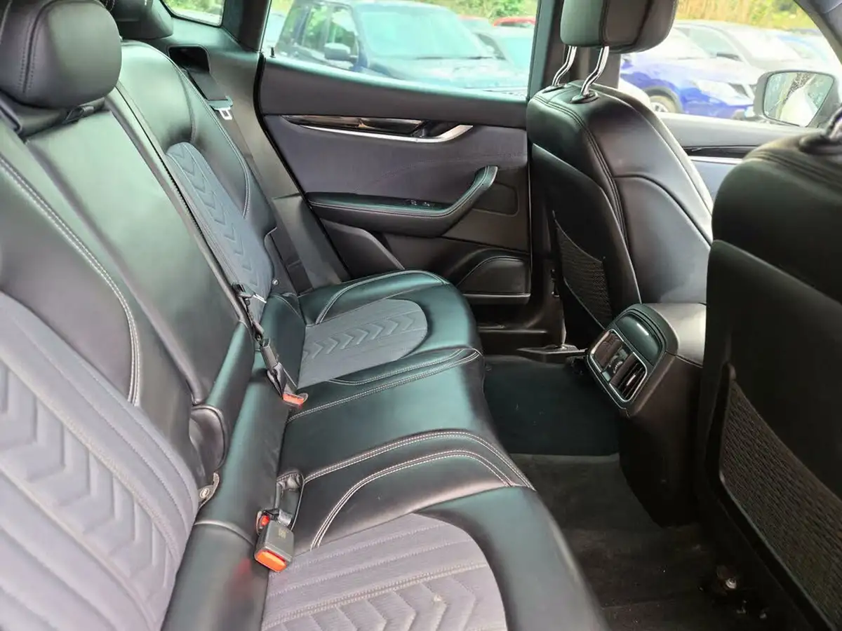 2019-maserati-levante-30-granlusso-big-31
