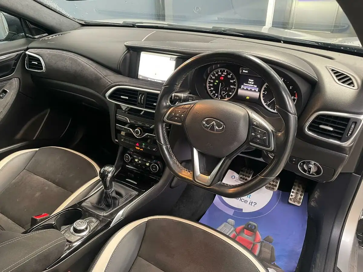 2017-infiniti-q30-15d-sport-big-1