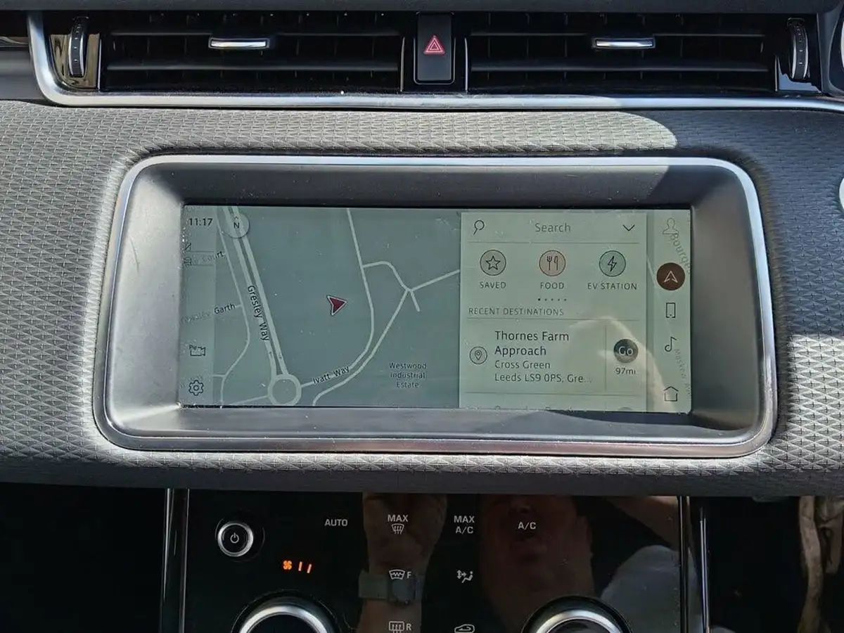 2021-land-rover-range-rover-evoque-15-p300e-s-big-4