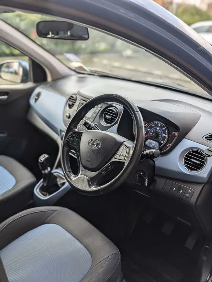 2016-hyundai-i10-12-premium-big-22