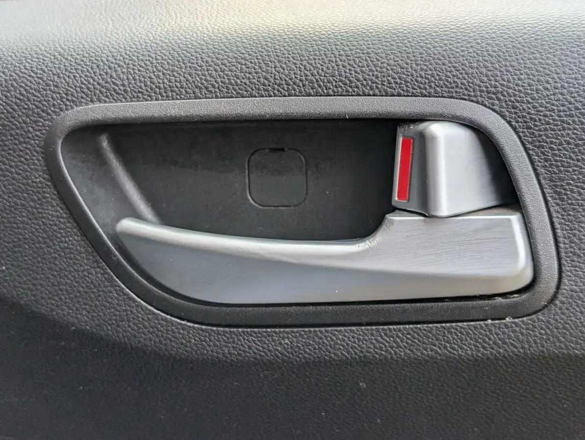2016-hyundai-i10-12-premium-big-46