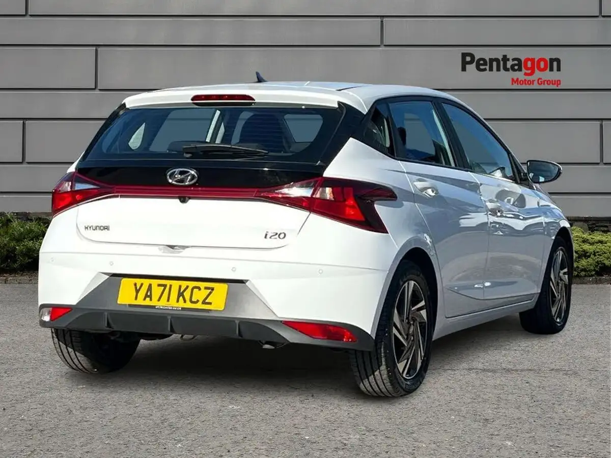 2022-hyundai-i20-10-t-gdi-se-connect-eclutch-imt-big-3