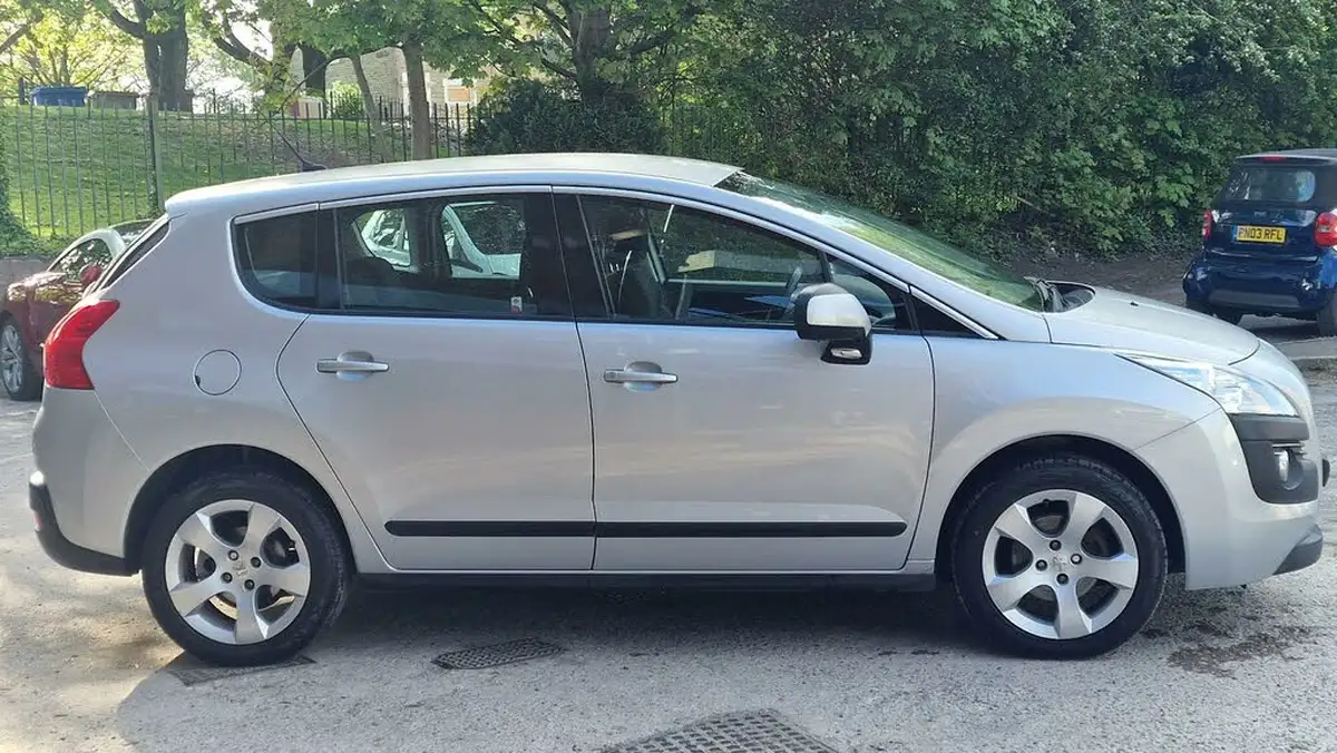 2012-peugeot-3008-crossover-16e-hdi-active-big-6