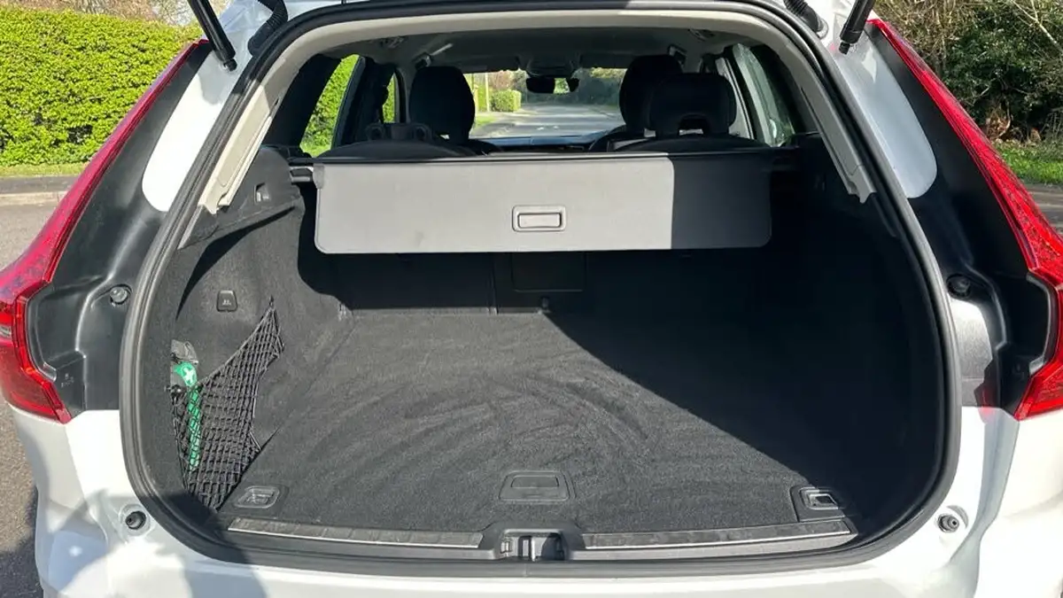 2023-volvo-xc60-20td-b4-plus-big-16