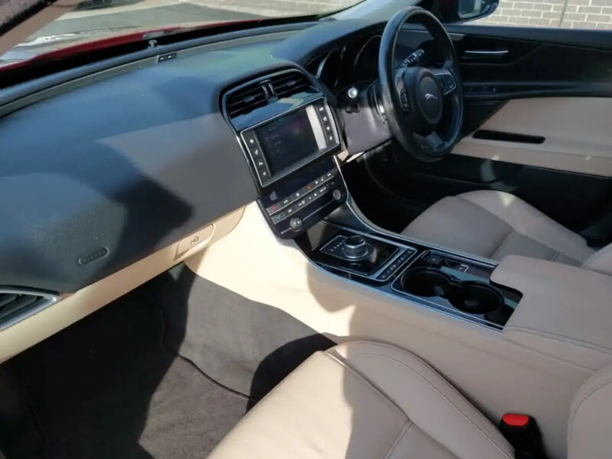 2016-jaguar-xe-20i-prestige-big-4