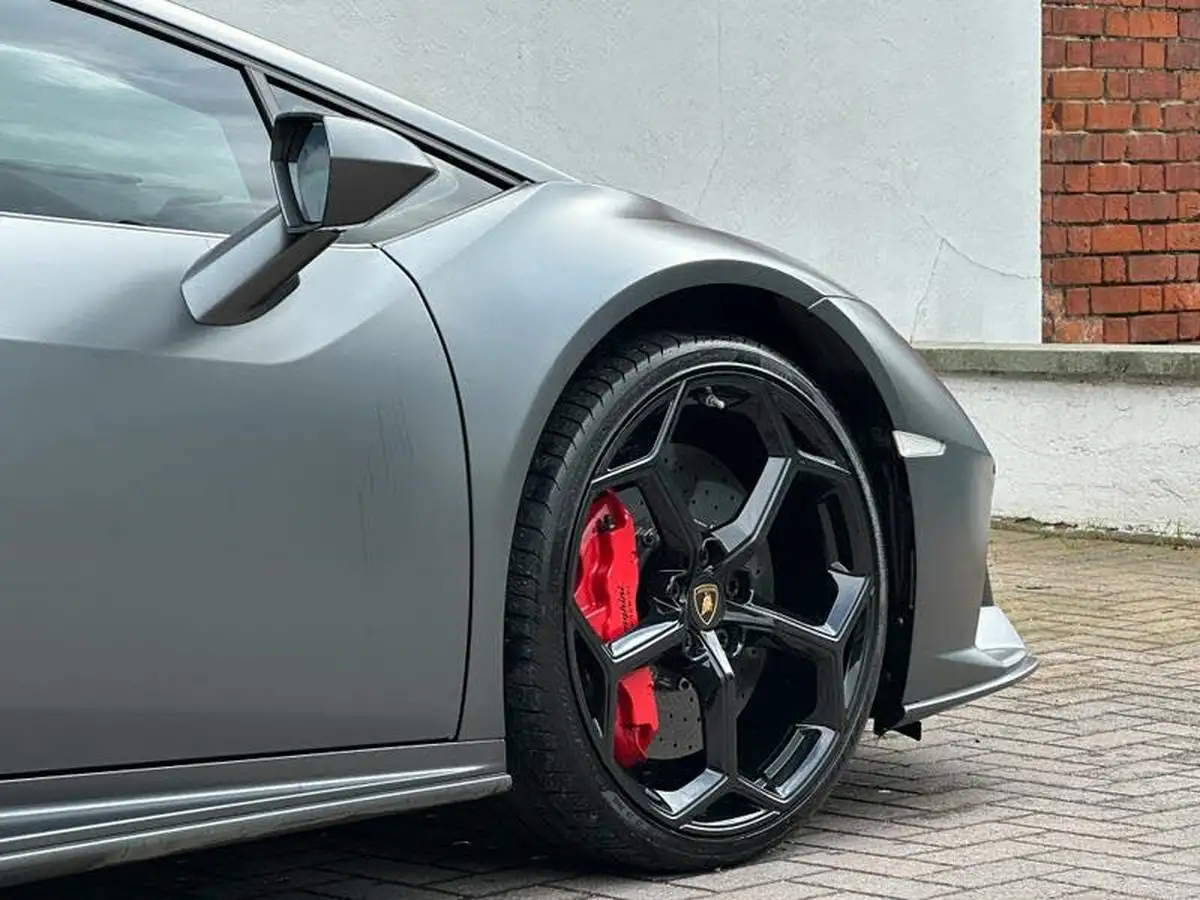2019-lamborghini-huracan-52-evo-coupe-big-16