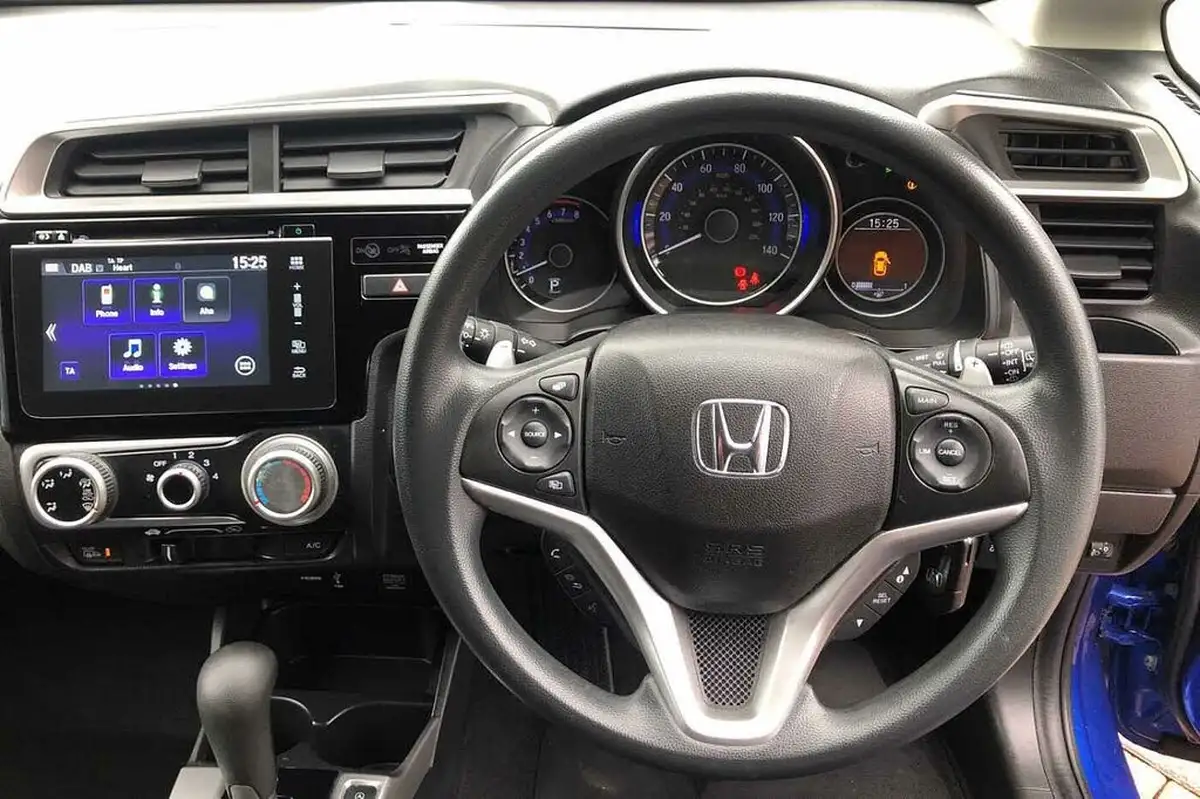 2019-honda-jazz-13-i-vtec-se-cvt-big-34