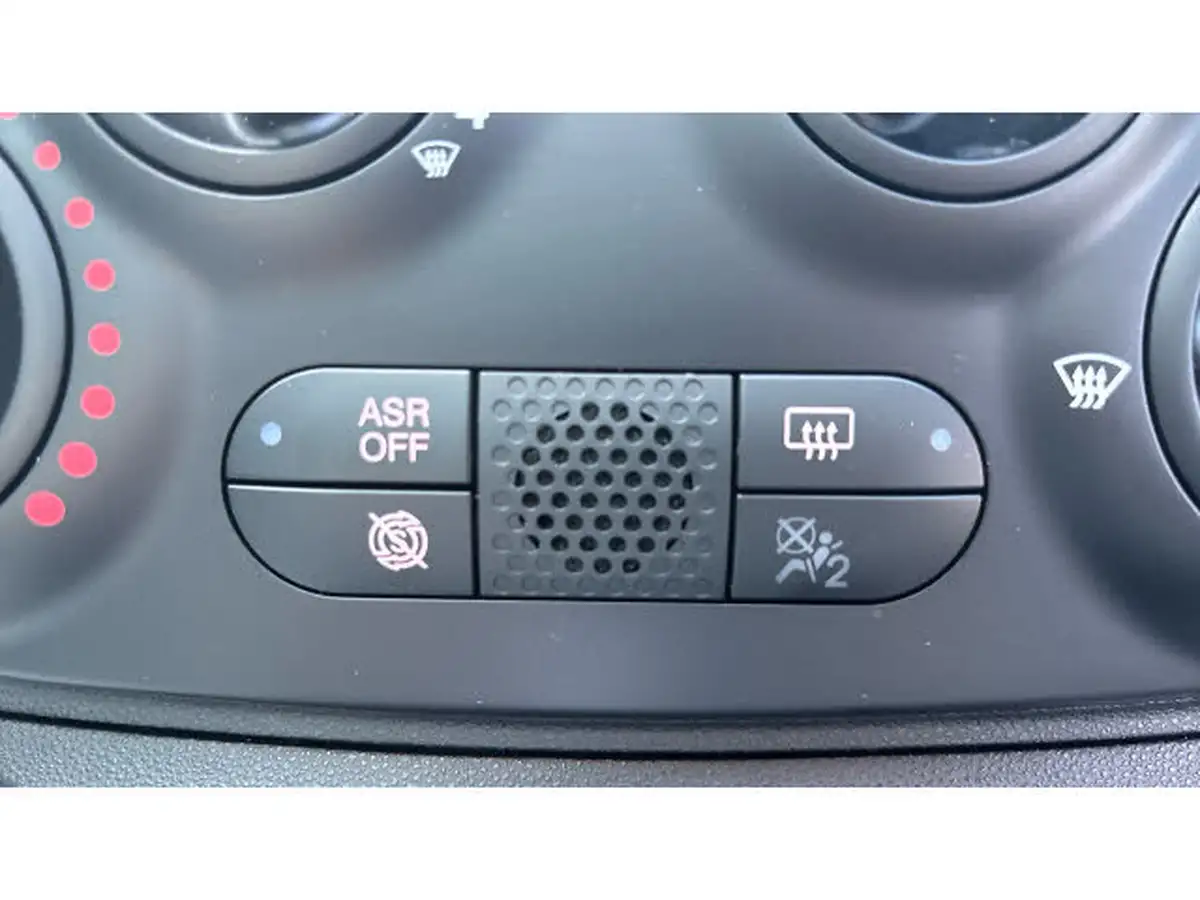 2021-fiat-500-10-dolcevita-big-23