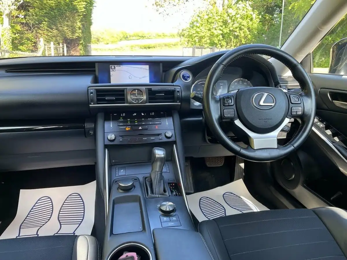 2017-lexus-is-300h-25-executive-edition-big-34
