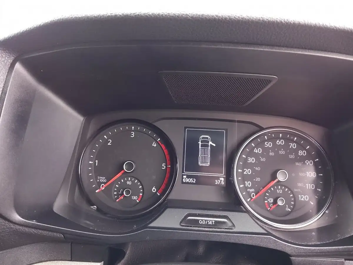 2022-volkswagen-crafter-20tdi-cr35-mwb-startline-140pseu6dt-e-panel-van-big-9