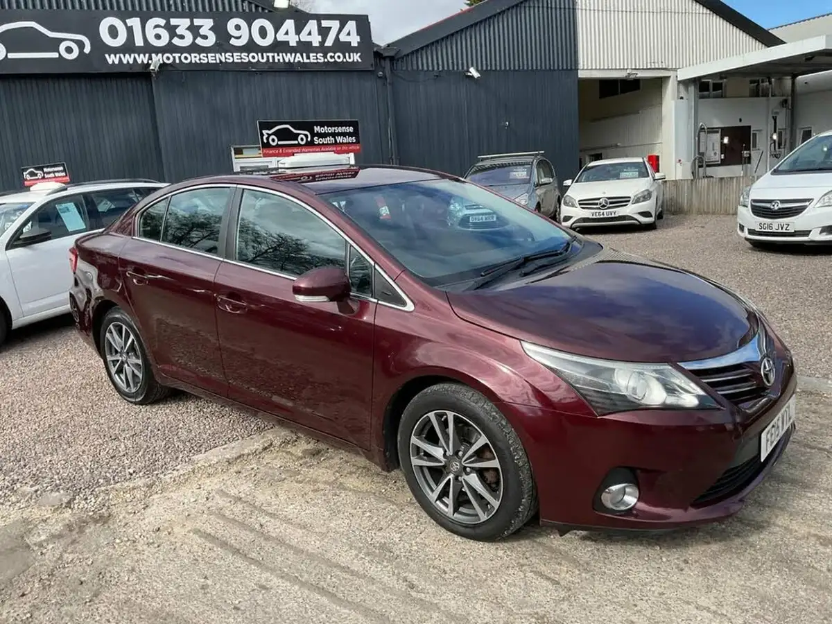 2015-toyota-avensis-20td-icon-business-edition-saloon-4d-big-54