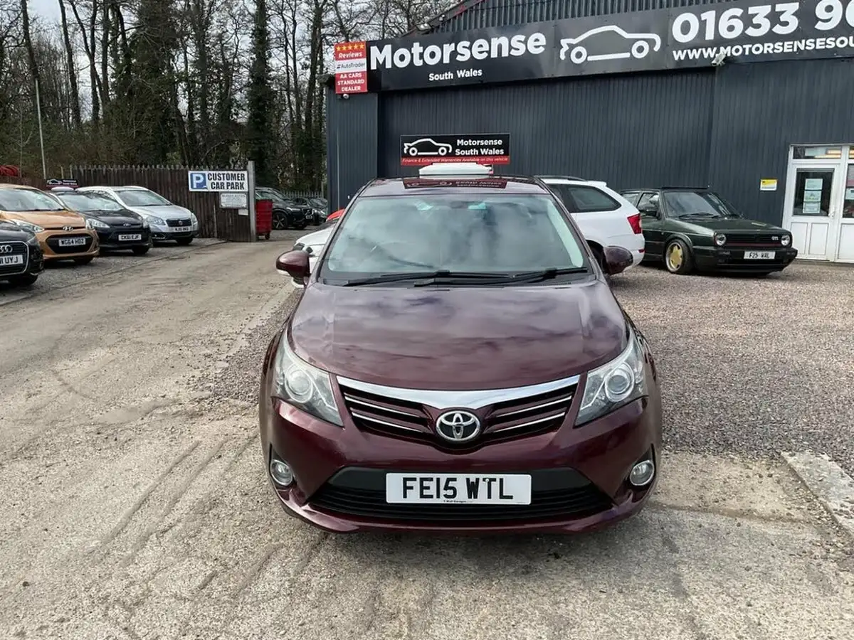 2015-toyota-avensis-20td-icon-business-edition-saloon-4d-big-30