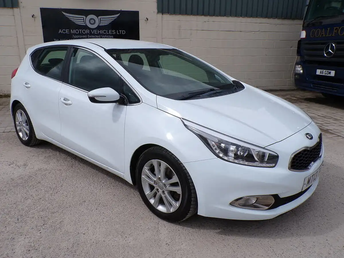 2013-kia-ceed-16crdi-2-hatchback-big-9