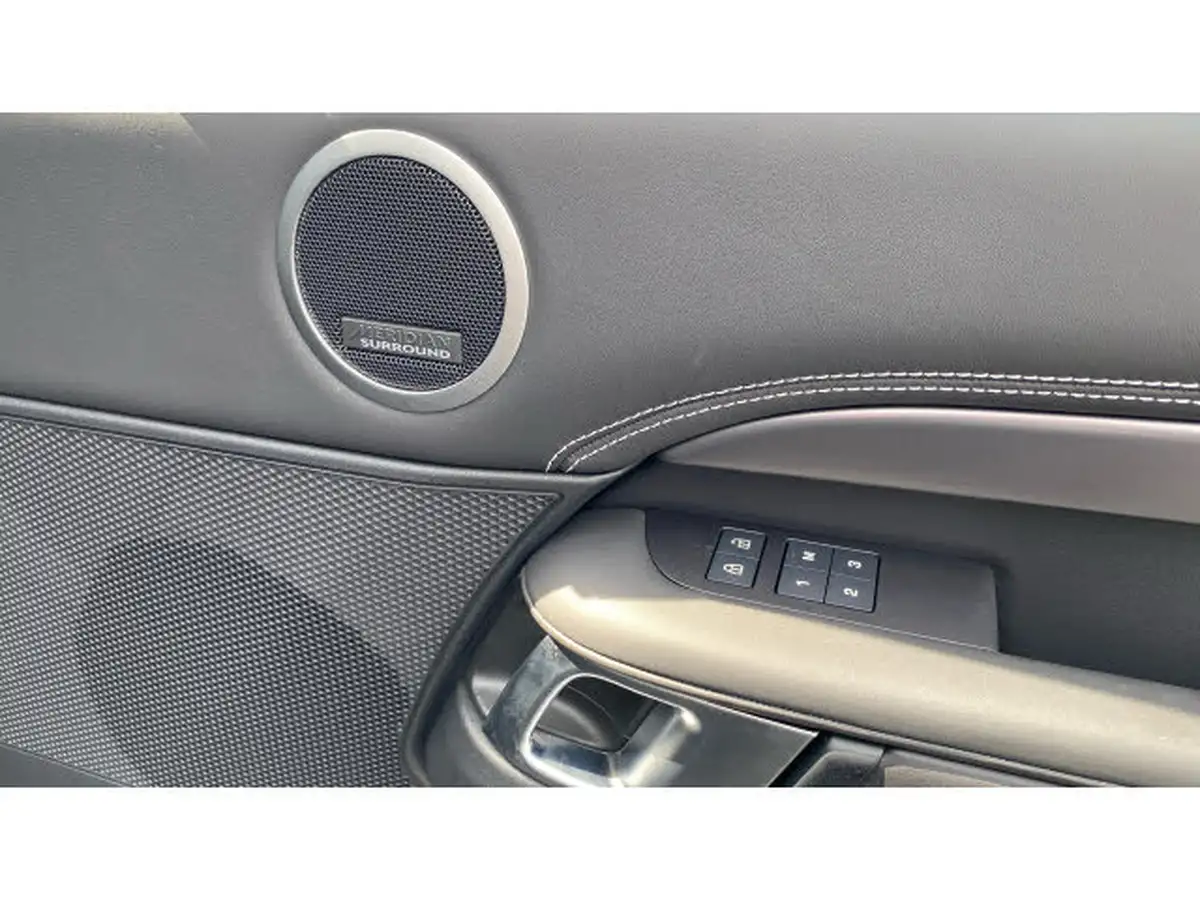 2025-land-rover-discovery-30-d350-metropolitan-edition-big-29