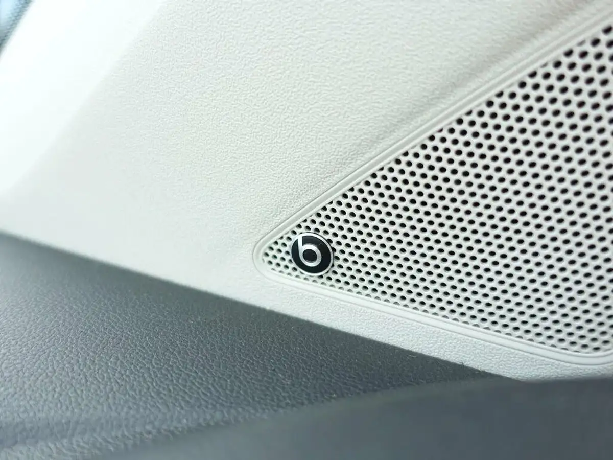 2018-volkswagen-up-10-up-beats-60ps-ss-3d-big-3