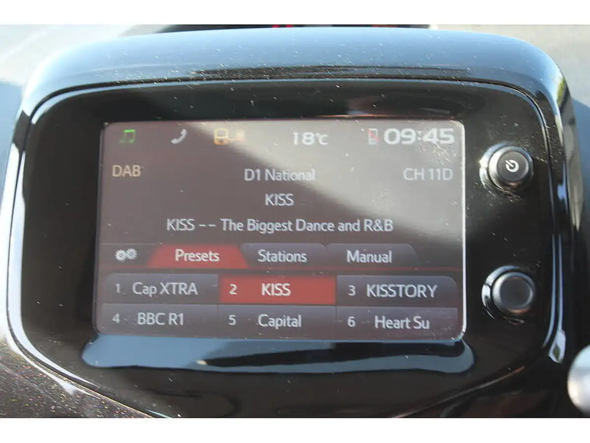 2015-toyota-aygo-10-x-pression-x-wave-x-tra-convenience-x-nav-big-15
