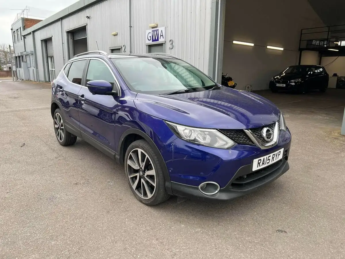 2015-nissan-qashqai-16dci-tekna-4x4-big-1
