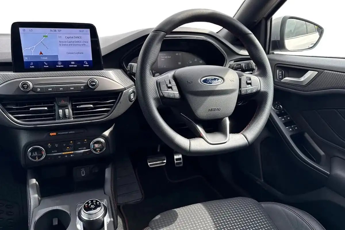 2019-ford-focus-20-st-line-x-estate-auto-big-17