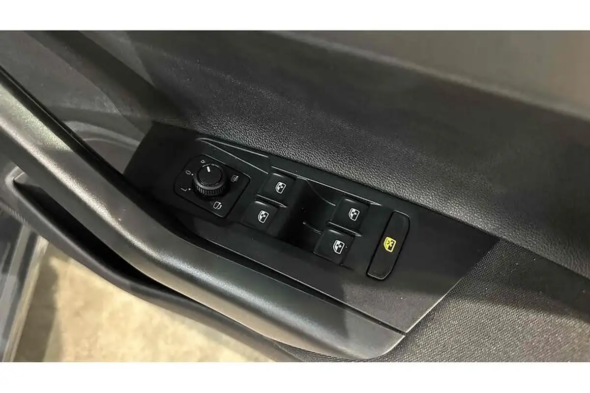 2021-volkswagen-polo-10-tsi-match-big-23