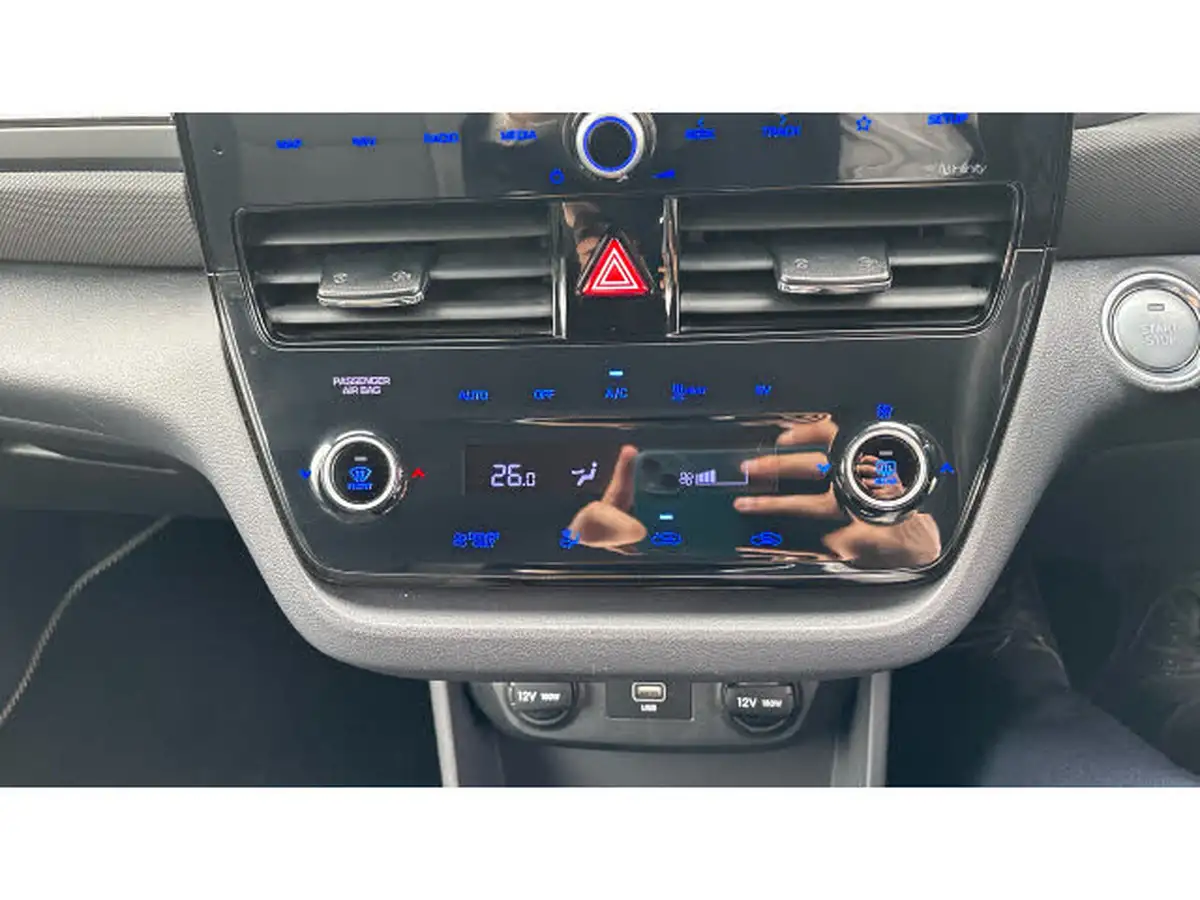 2022-hyundai-ioniq-e-premium-electric-big-32