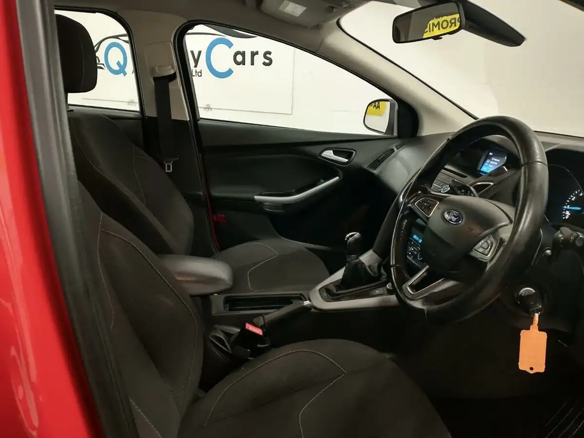 2015-ford-focus-10-zetec-100ps-estate-big-25