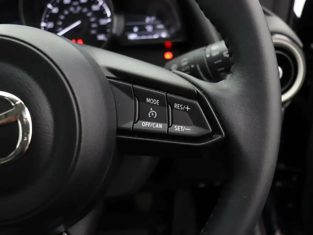 2024-mazda-mazda2-15-skyactiv-g-centre-line-big-26