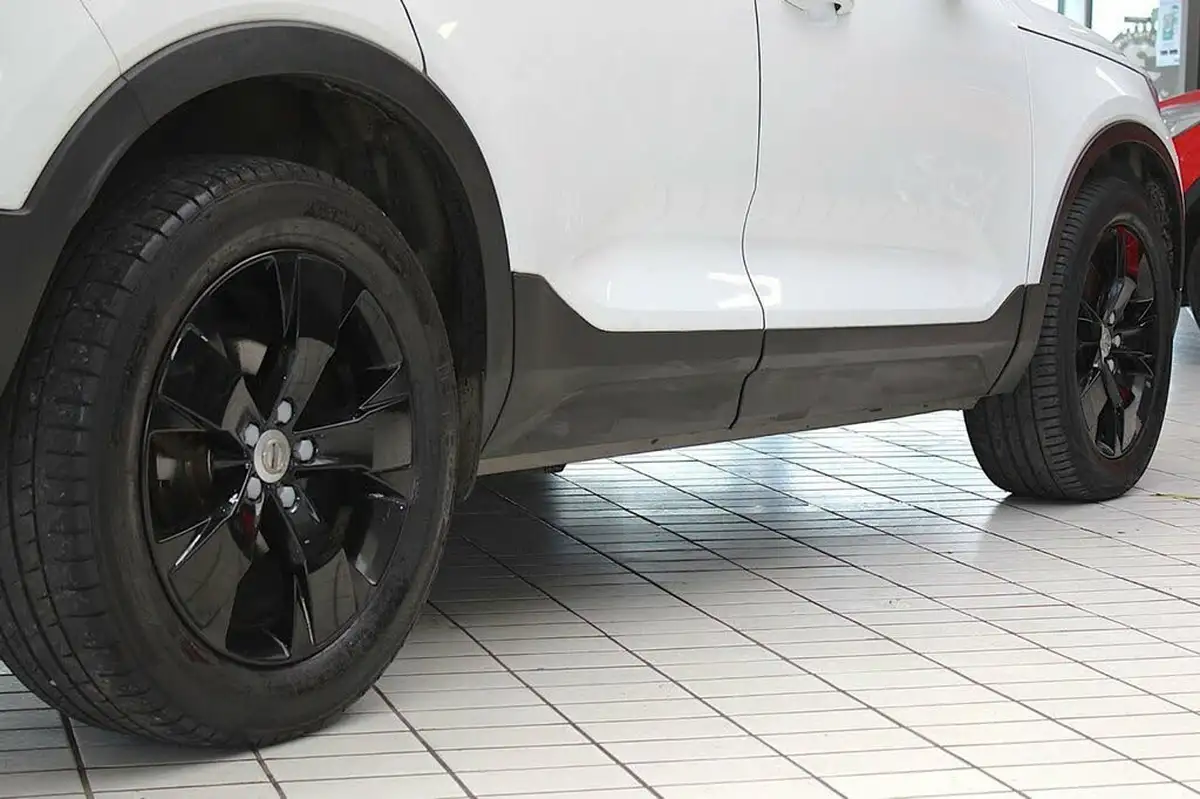 2018-volvo-xc40-20td-d3-momentum-geartronic-big-10