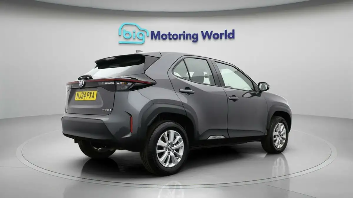2024-toyota-yaris-cross-15-vvt-i-icon-big-6