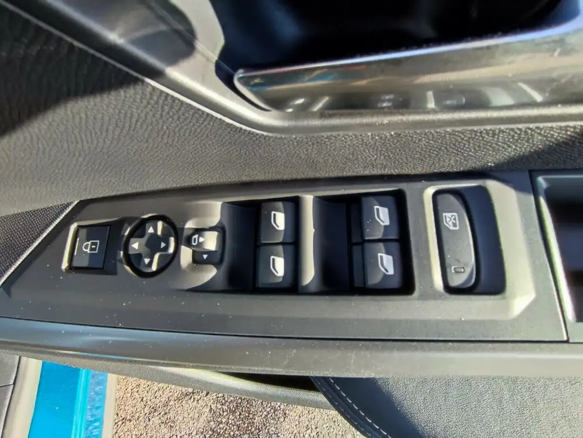 2024-peugeot-3008-suv-12-puretech-allure-136ps-hybrid-e-dsc6-big-21