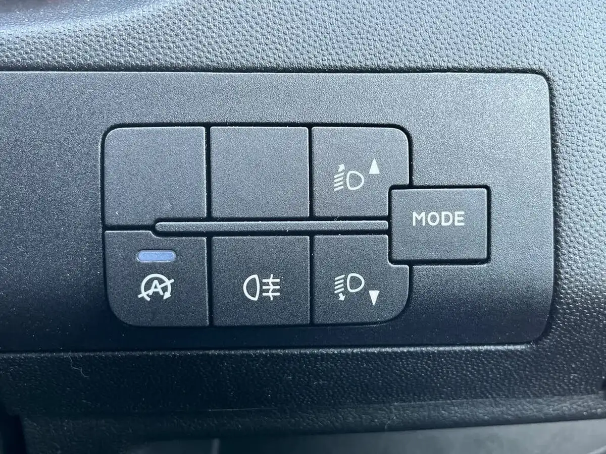 2023-peugeot-boxer-22-bluehdi-professional-premium-435-l4h2-big-24