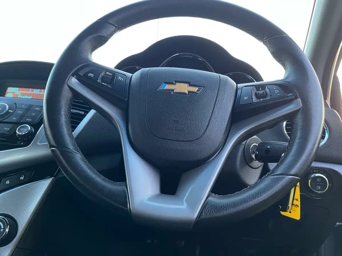2012-chevrolet-cruze-18-ltz-auto-big-28