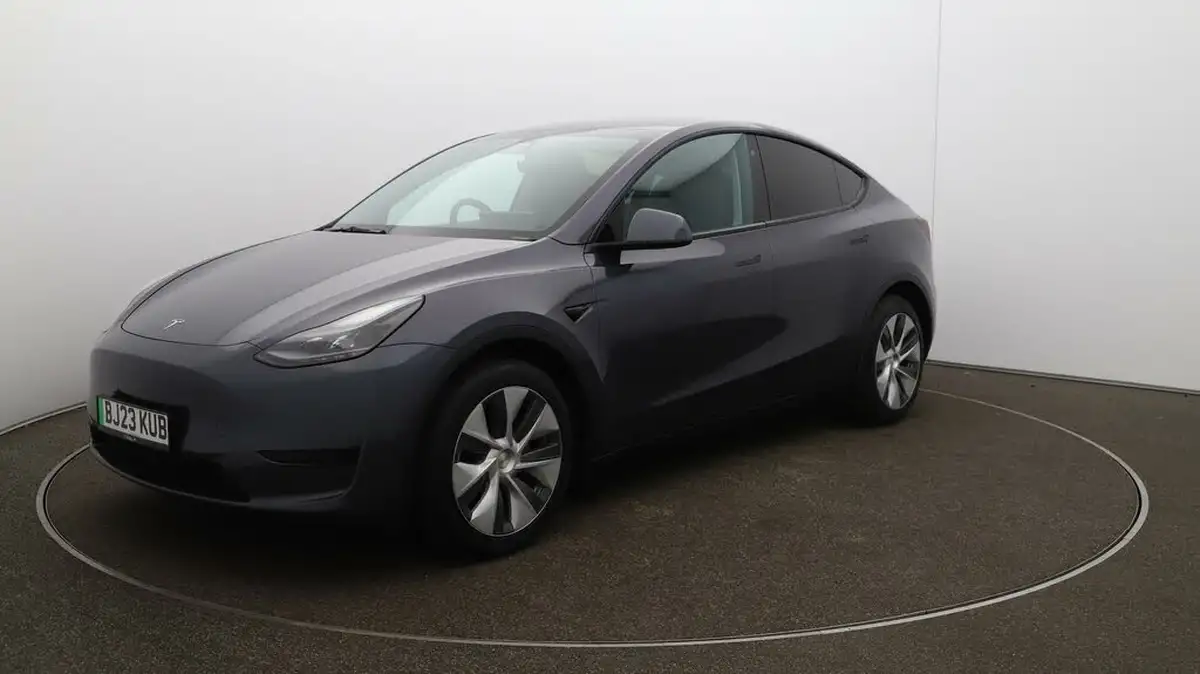 2023-tesla-model-y-e-rwd-big-60