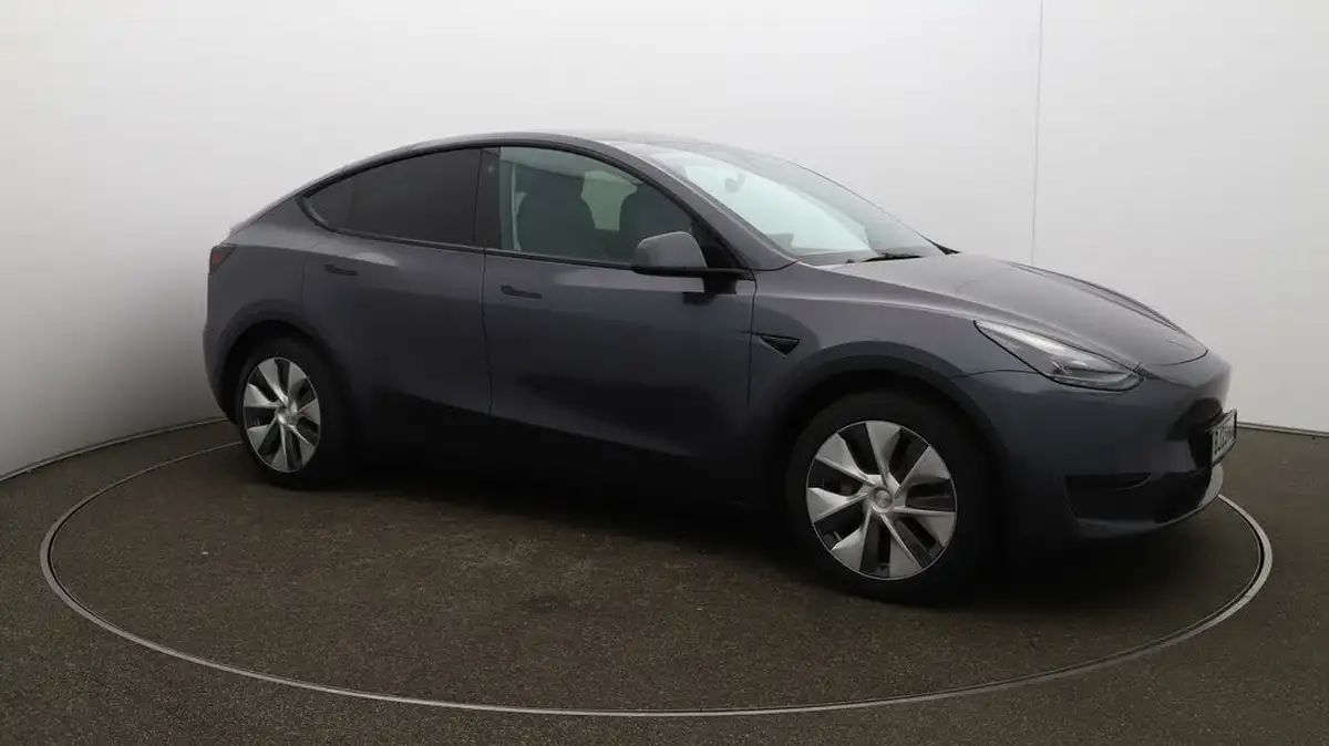 2023-tesla-model-y-e-rwd-big-36