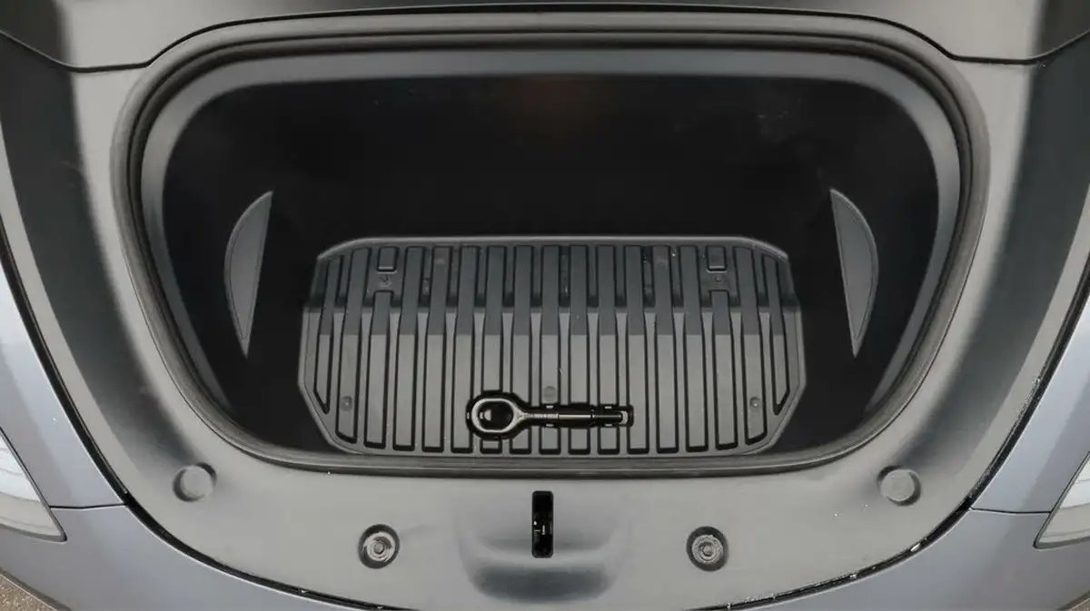 2023-tesla-model-y-e-rwd-big-19