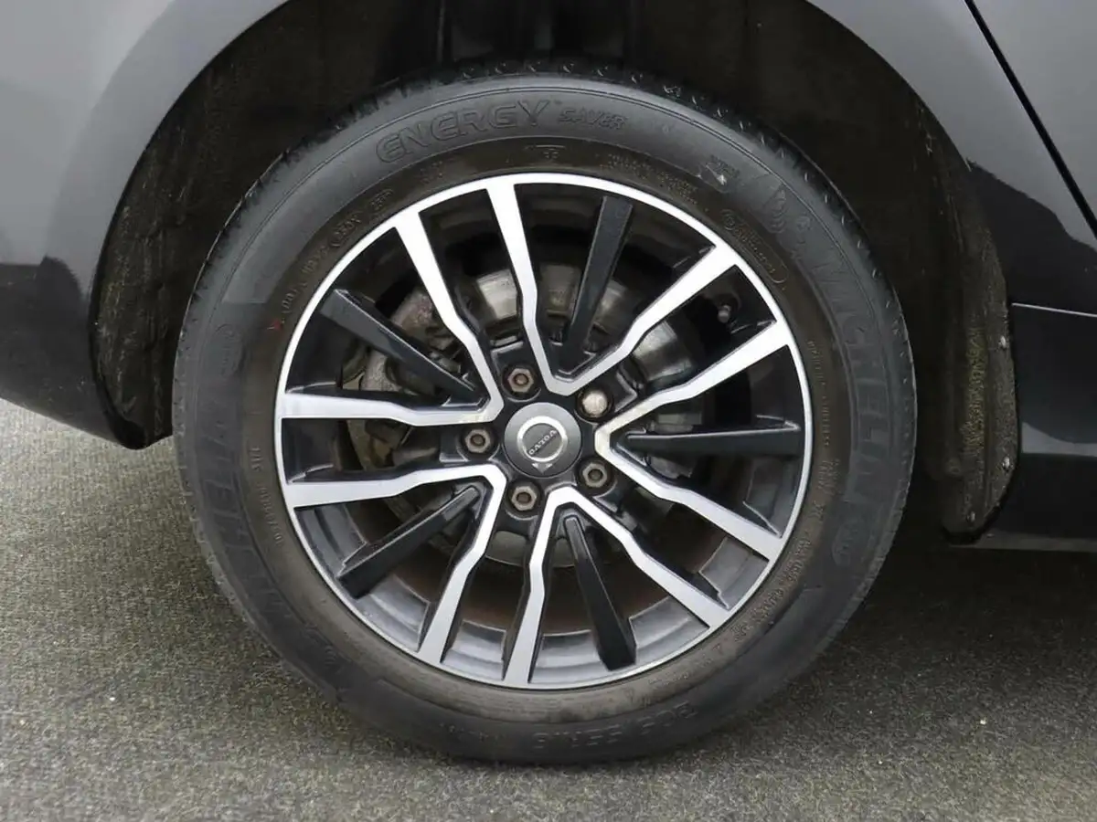 2017-volvo-v40-20-t2-momentum-nav-plus-big-5
