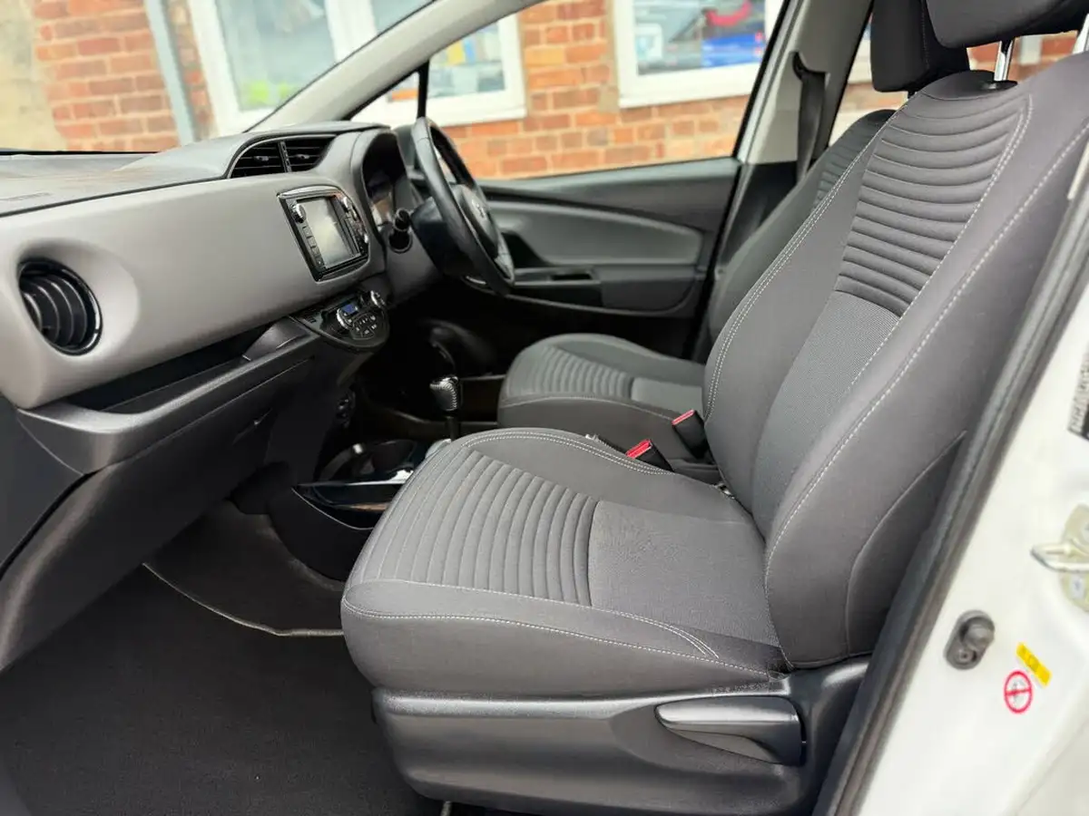 2016-toyota-yaris-15-vvt-i-design-bi-tone-hybrid-big-25
