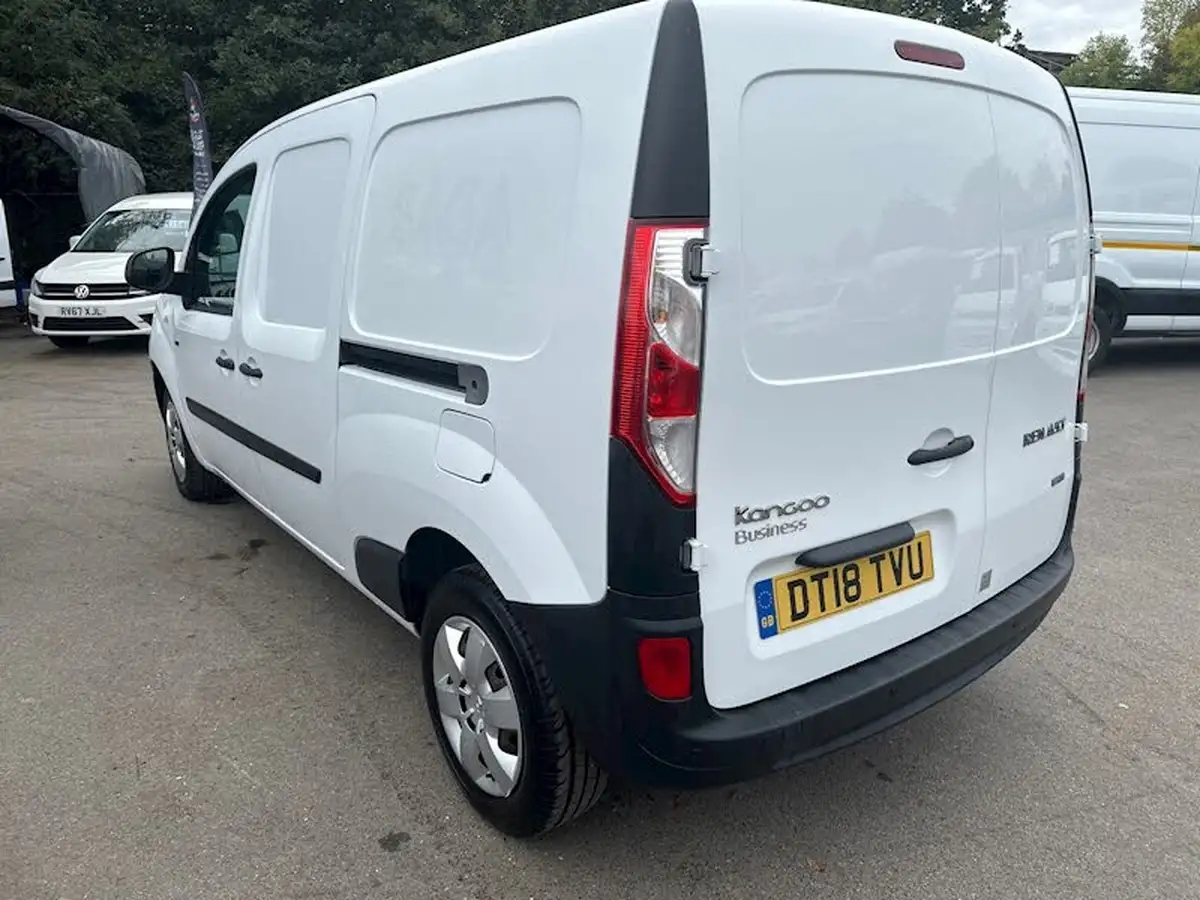 2018-renault-kangoo-maxi-e-maxi-ze33-panel-big-10