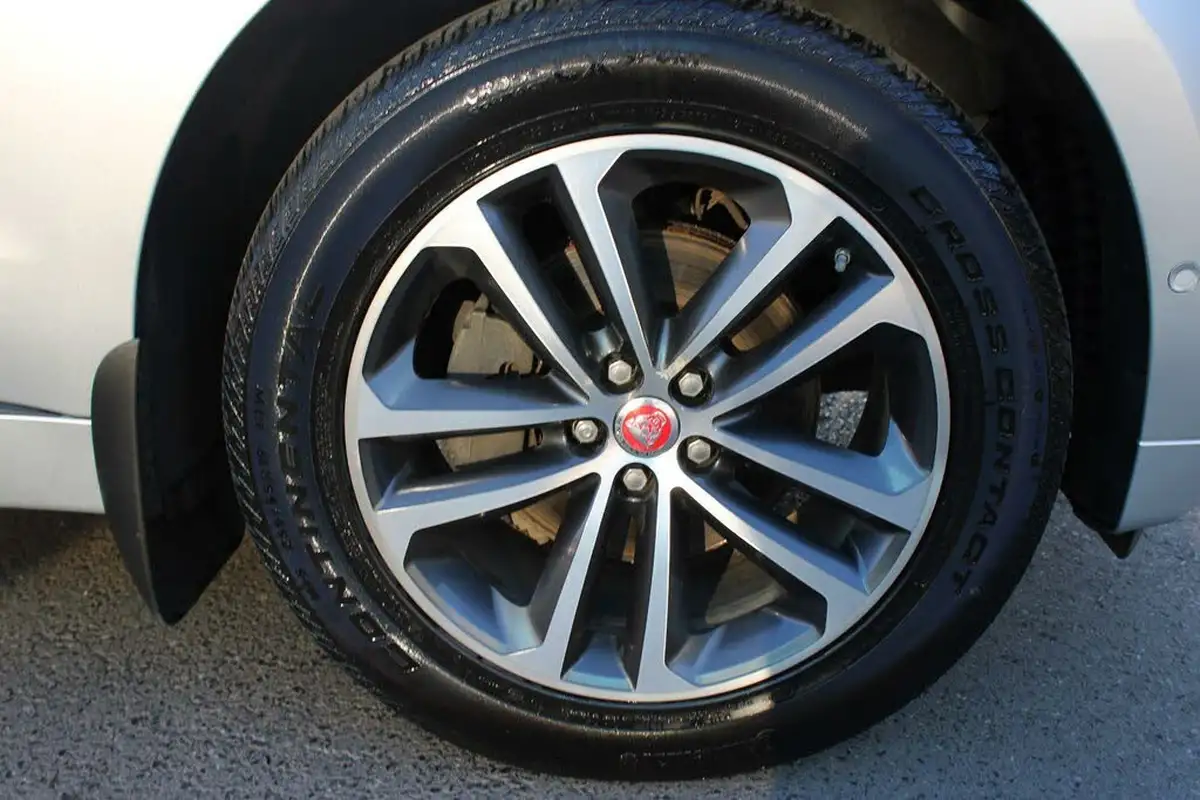2019-jaguar-f-pace-20-i4d-r-sport-180ps-awd-ss-auto-big-25
