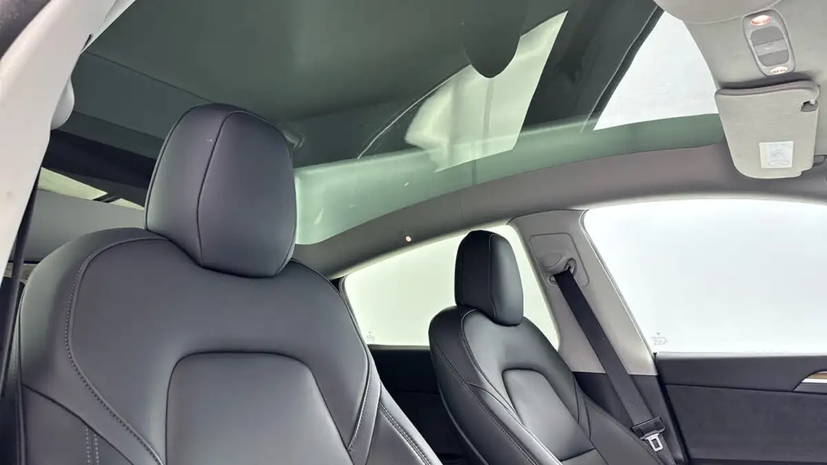 2022-tesla-model-y-e-long-range-big-25