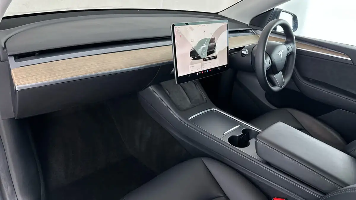 2022-tesla-model-y-e-long-range-big-9